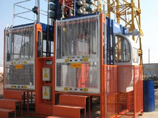 龍巖施工升降機(jī)安裝